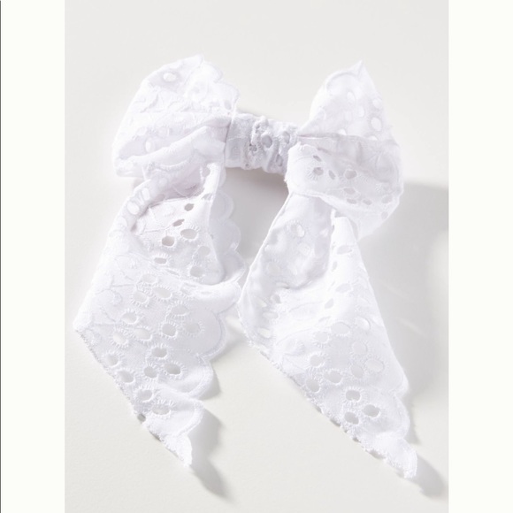 Anthropologie Accessories - Curried myrrh daisy lace bow barrette